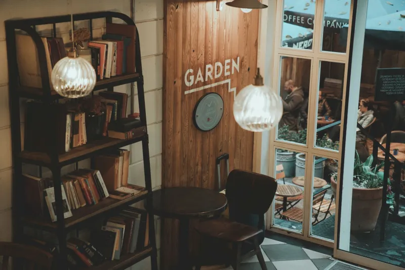 Skip the Algorithm: Why Readers Are Ditching Big Retail for Independent Booksellers